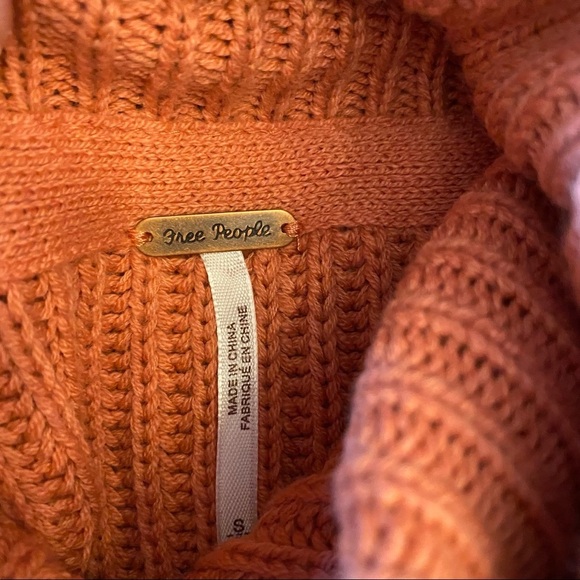 Free People NWT Layer Cake Rose Icing Pullover Sweater Size Small - Picture 8 of 8